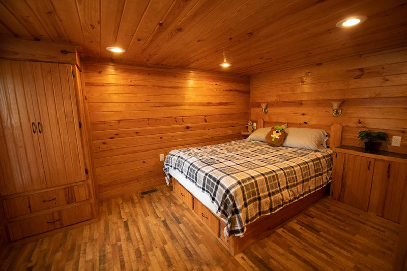 Deluxe South Shore Cindy Bear™ Cabin-8